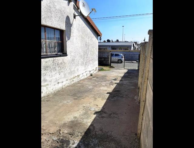 2 BEDROOM PROPERTY TO RENT IN SENAOANE